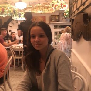 Meet your Posher, Lauren